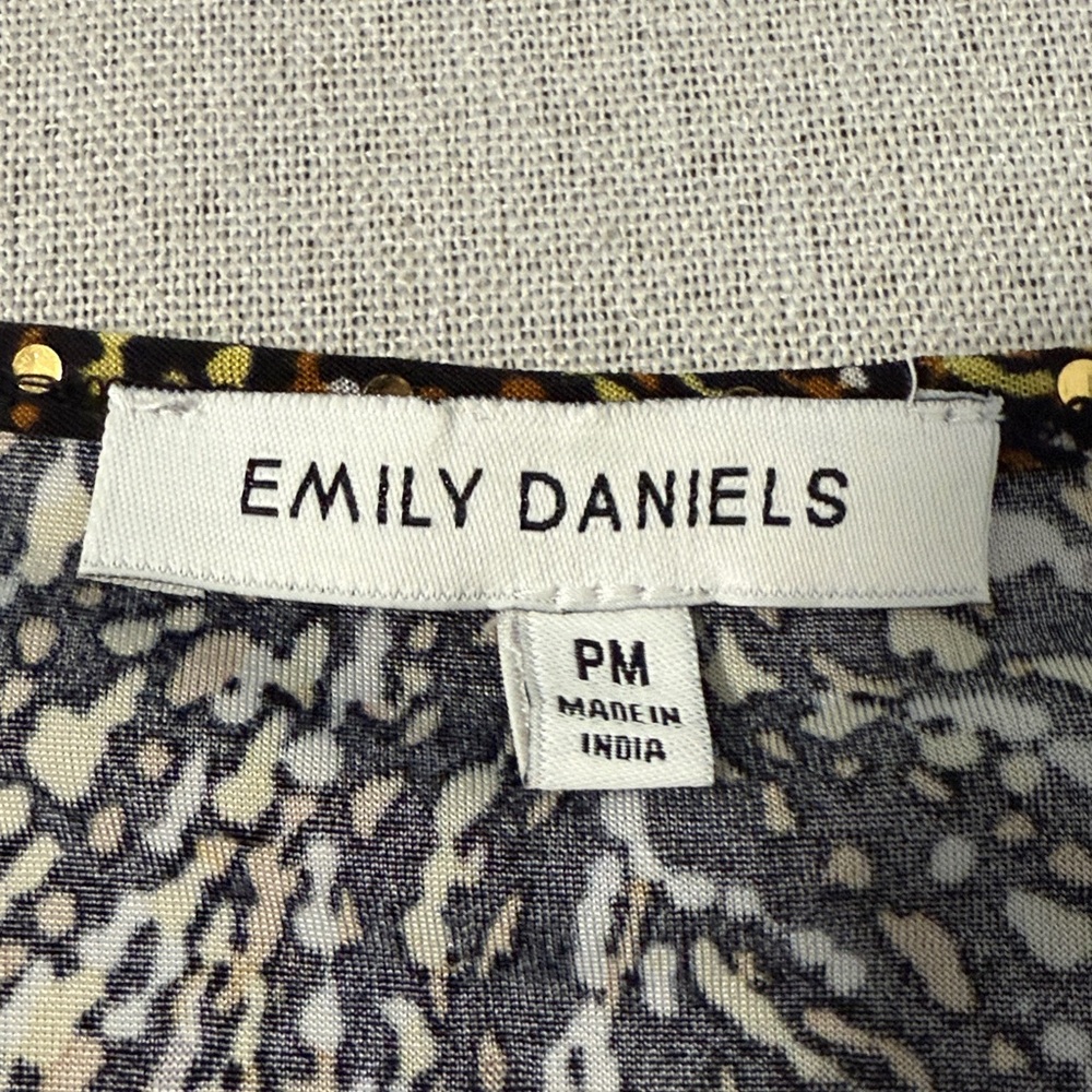 Emily Daniel’s Elegant Brown and Gold Swirl Tunic Top SZPM. - Picture 3 of 14